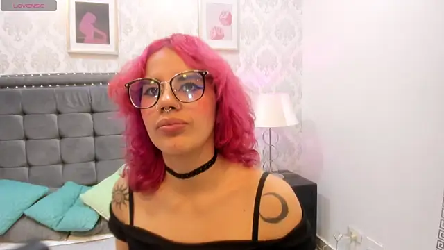 Evelyn_Hele's cam snapshot