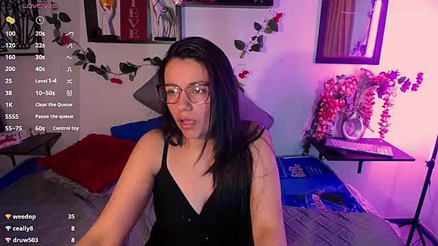 QueenRose94's cam snapshot