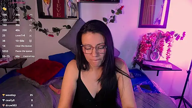 QueenRose94's cam snapshot