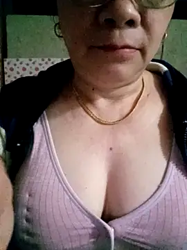 small-house123's cam snapshot