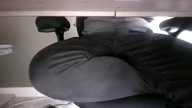 OfficeFunLs's cam snapshot