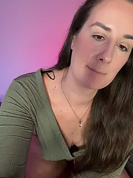 EllaMae live sex cam