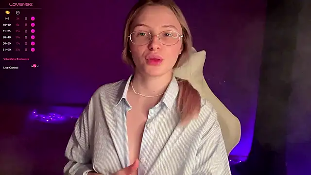 VibeVi's cam snapshot