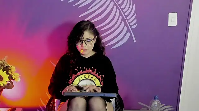 Violette_Blake_'s cam snapshot