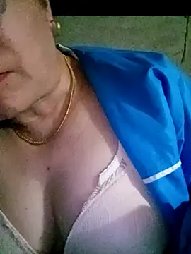 small-house123's cam snapshot