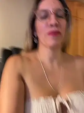 Gatitacarlita live sex cam