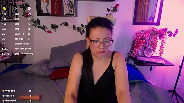 QueenRose94's cam snapshot