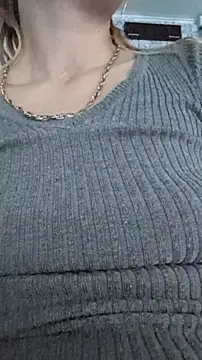 Risky_julia2330's cam snapshot