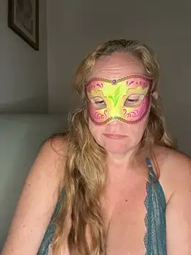 largeboobies30's cam snapshot