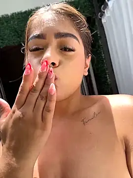 MayaMoanXXX live sex cam