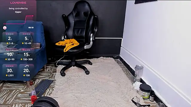 LiamVibes212 live sex cam