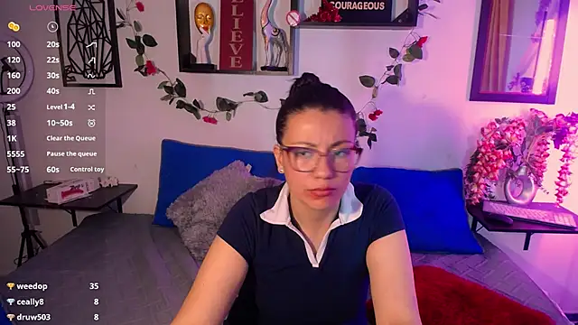 QueenRose94's cam snapshot