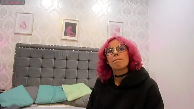 Evelyn_Hele's cam snapshot