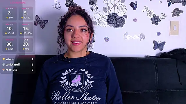 emiily_curly's cam snapshot