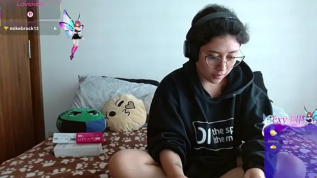 Juliexxxxtasy's cam snapshot