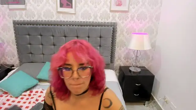 Evelyn_Hele's cam snapshot