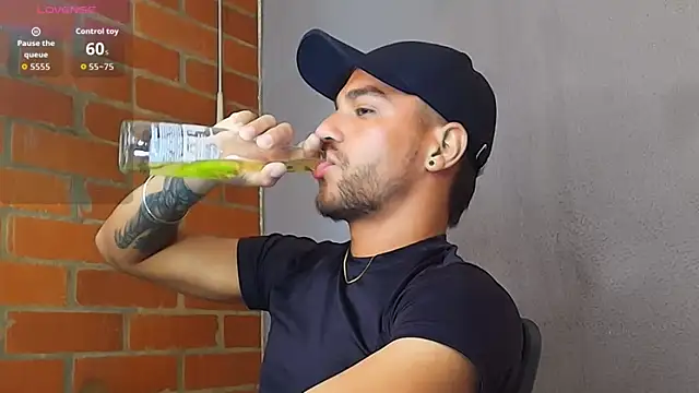 Leandro_valenzuela live sex cam