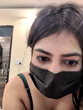 Confident_chic live sex cam