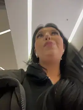 Tisha_Busty live sex cam