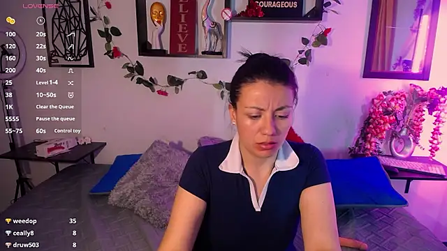 QueenRose94's cam snapshot