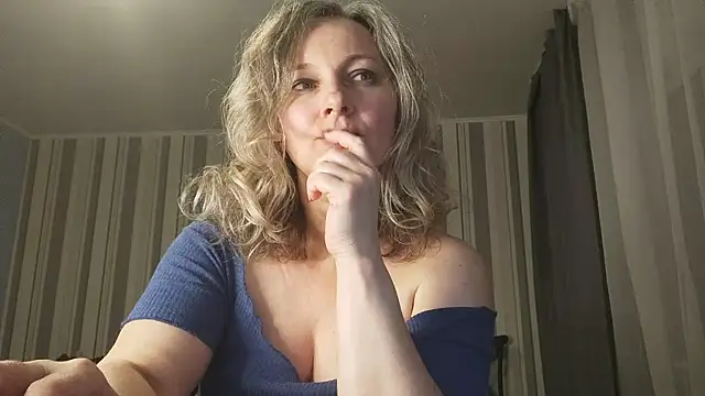 EdithManning's cam snapshot