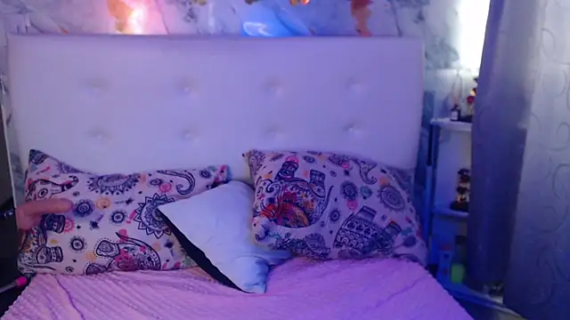 Nicolelewllss live sex cam