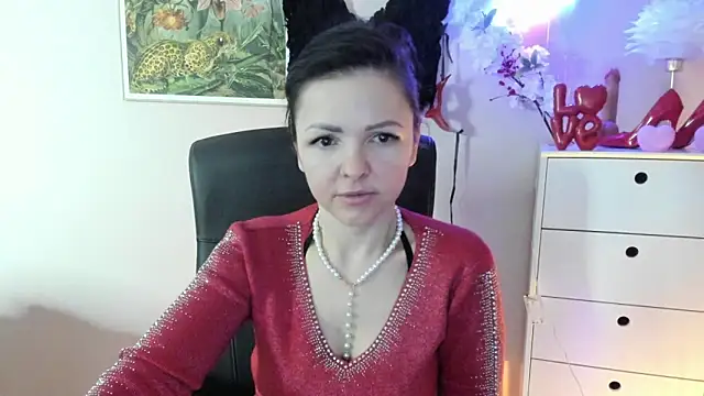 Mollybloom40 live sex cam