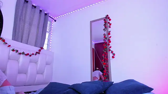 Laaura-Velez's cam snapshot