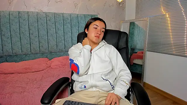 Tara_Parker's cam snapshot