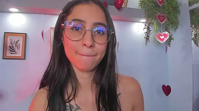 Alana_Martinez_'s cam snapshot