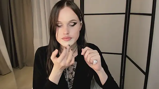 EffieMinki live sex cam