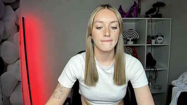 EvelynBlond's cam snapshot