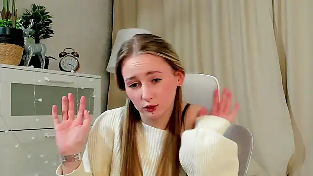 TraceeRebollar's cam snapshot