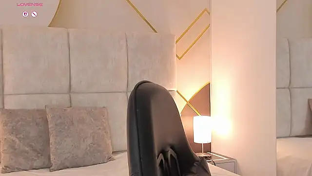 Megan-8's cam snapshot