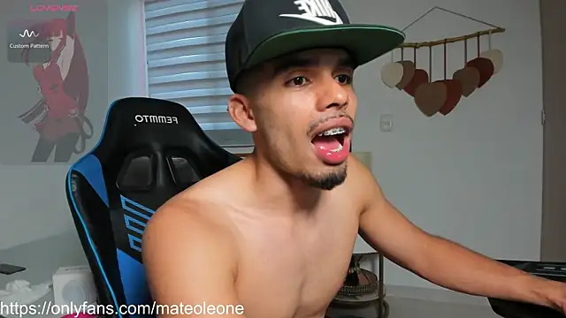 mateoleonee live sex cam