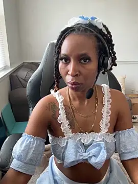 LeyaHoneybuns live sex cam