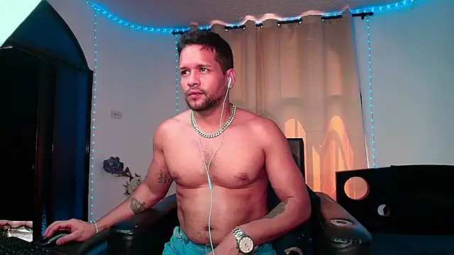 LucasGaeel live sex cam