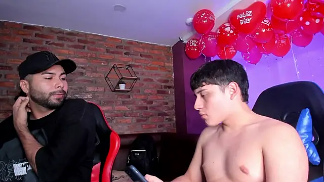 HotThreesoome live sex cam