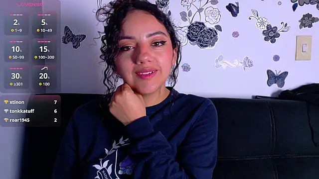 emiily_curly's cam snapshot