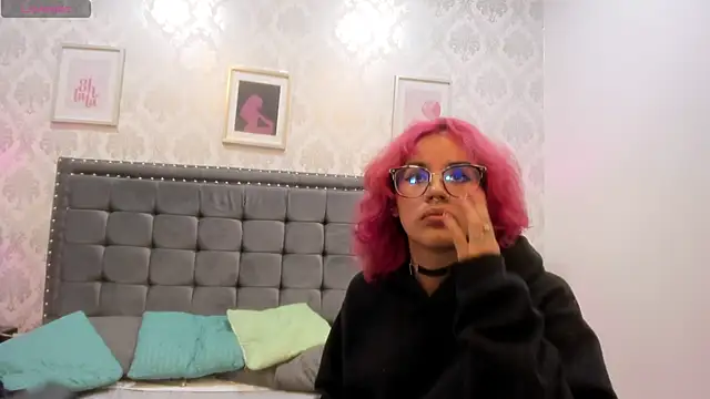 Evelyn_Hele's cam snapshot