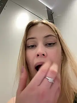 blonde_exe's cam snapshot