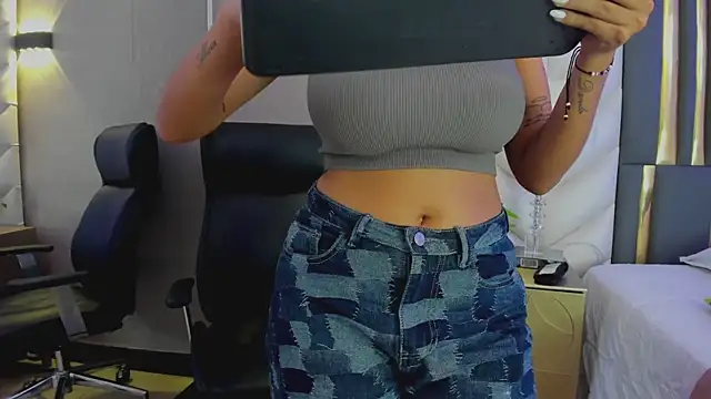 ChloeHarper_ live sex cam