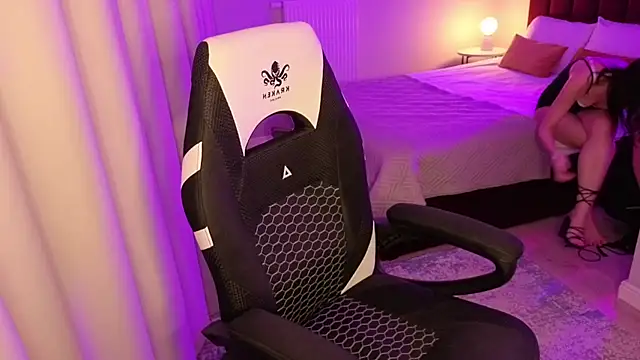 baby_brunettee_'s cam snapshot