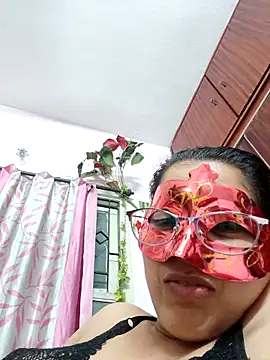 thanusi_2's cam snapshot