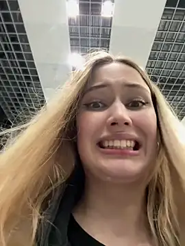 blonde_exe's cam snapshot