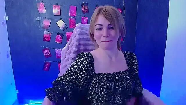 CuttieEmma's cam snapshot