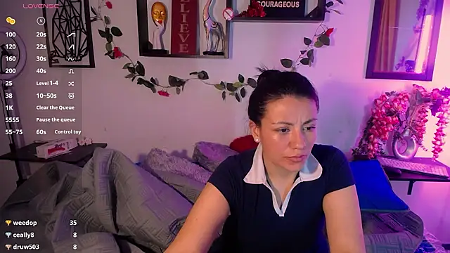 QueenRose94's cam snapshot