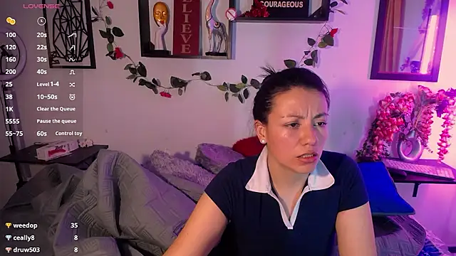 QueenRose94's cam snapshot