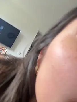 sukhakunis1 live sex cam