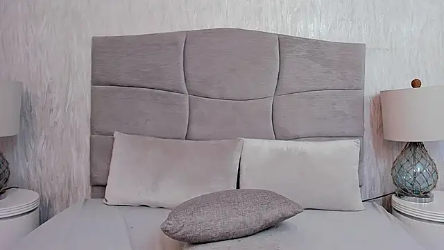 Naomii_BDSM live sex cam